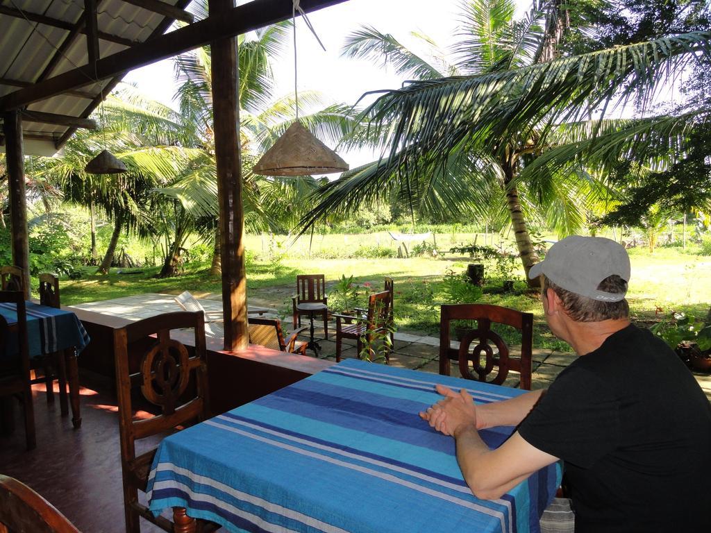 Peacock Land Hotel Tangalle Buitenkant foto