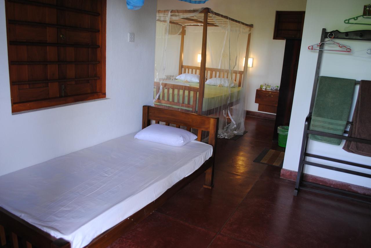 Peacock Land Hotel Tangalle Buitenkant foto